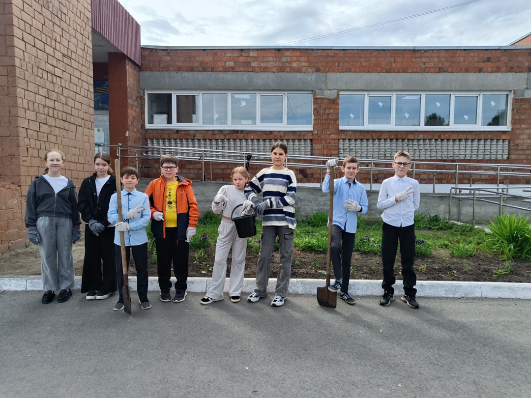 5а Субботник в школе.