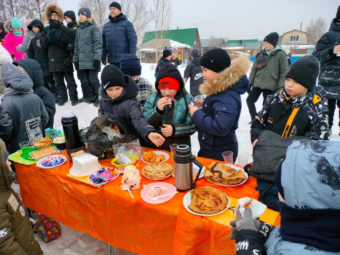 1Г и 4Б  встретили Масленицу.