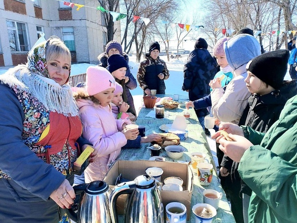 Народные гуляния, песни, ярмарки – зауральцы провожают зиму на фестивале «Весна в семью пришла».