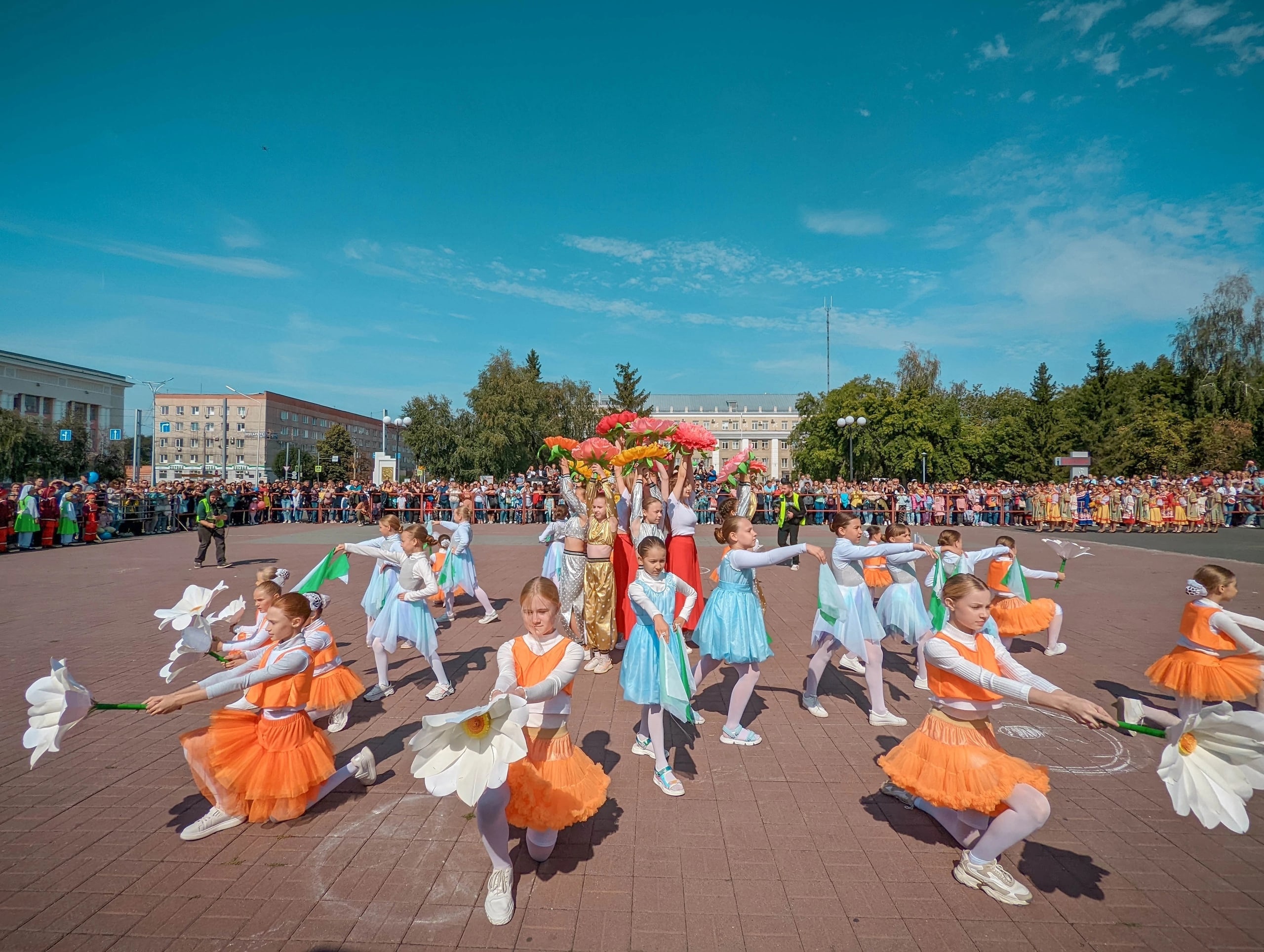 Днем курганского. Пространство для городского праздника. Праздник города в Кургане. Фестиваль в Кургане 2022. Информация на празднике фото.